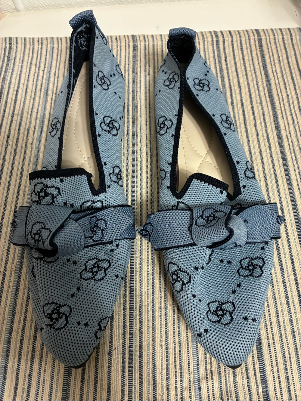 Light Blue Patterned Pointed-Toe Slingback Flats with Knot Accent 8 1/2